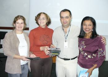 Fipp entrega CDs para representantes do IE Fernando Costa